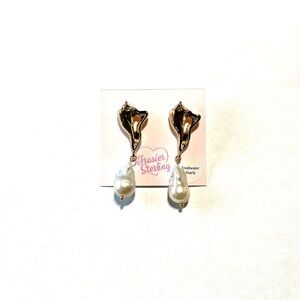 NWT Trendy Costume Sea Shell Earrings